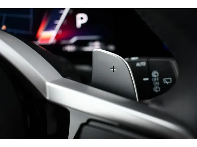 BMW 3 Serie Touring 330e M-Sport 2025 Hybride Benzine 82