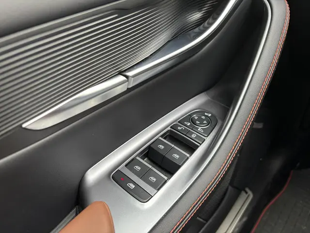 BYD SEAL U 1.5 DM-i FWD Boost 2025 Hybride Benzine 32