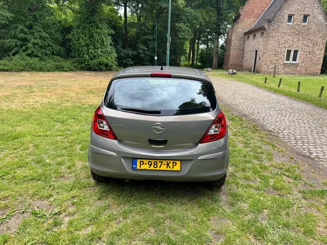 Opel Corsa 1.2-16V Anniversary Edition 2012 Benzine 14