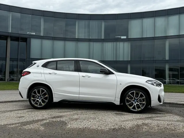 BMW X2 xDrive25e High Executive 2023 Hybride Benzine 10
