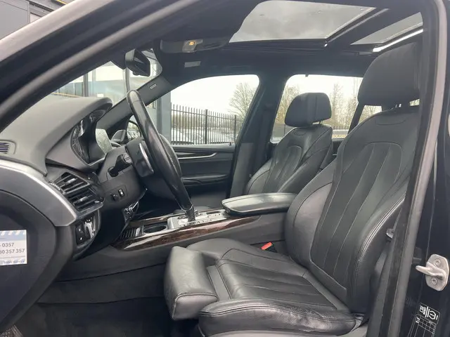 BMW X5 xDrive 50i High Executive 2013 Benzine 6
