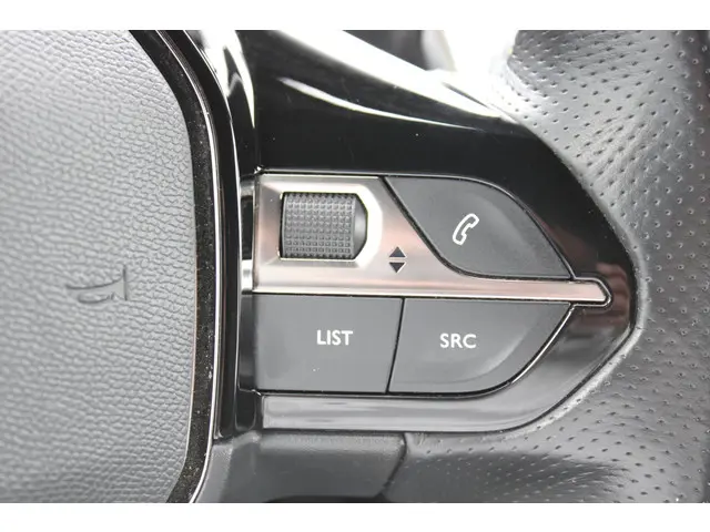 Peugeot 2008 1.2 PureTech GT-Line 2021 Benzine 26