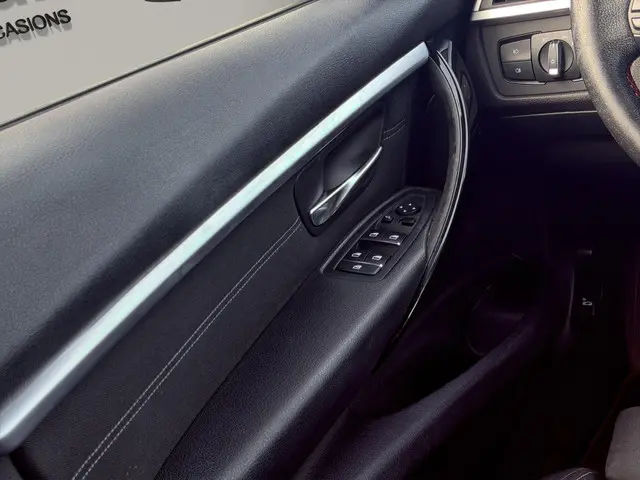 BMW 3 Serie 318i Luxury 360 Head up Led 2016 Benzine 11