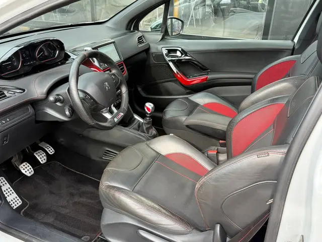 Peugeot 208 1.6 THP GTi 2014 Benzine 8