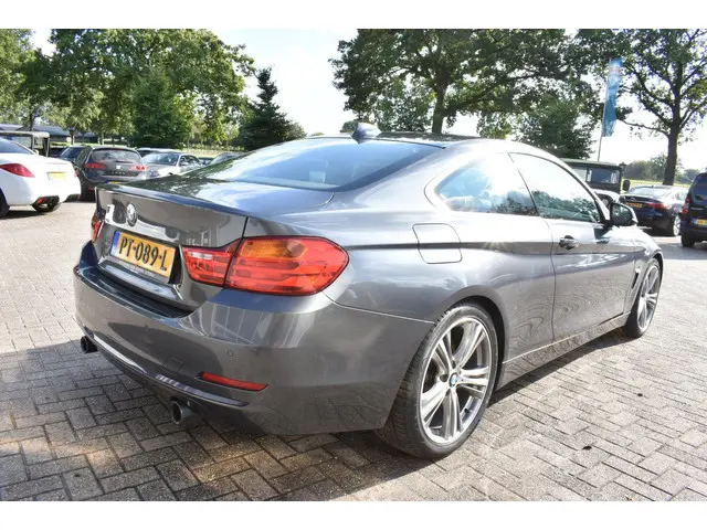 BMW 4 Serie Coupé 435i High Executive 2014 Benzine 4
