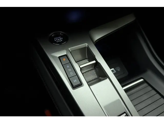 Peugeot 408 1.2 PureTech Allure 130 EAT8 2024 Benzine 22