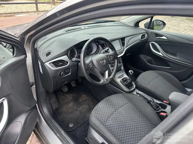 Opel Astra 1.0 Online Ed. SPORTS TOURER 2017 Benzine 10