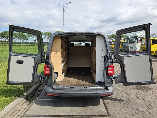 Volkswagen Transporter 2.0 TDI 2019 Diesel 11