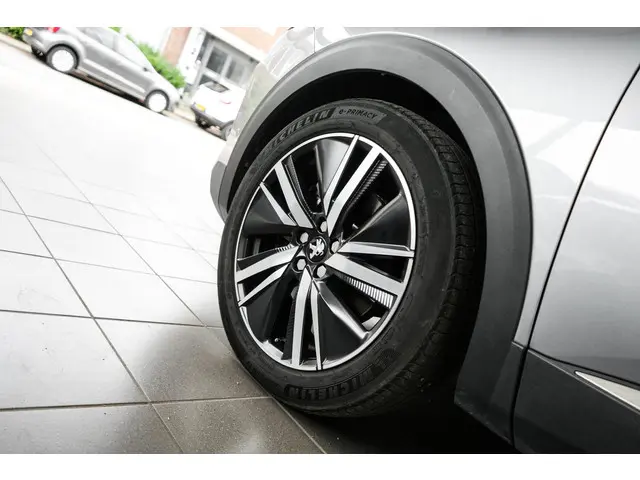 Peugeot 3008 1.6 HYbrid 225 Allure 2022 Hybride Benzine 28