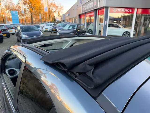 Peugeot 108 1.2 VTi Allure cabriolet airco 2014 Benzine 12