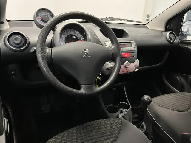 Peugeot 107 1.0 Active 2012 Benzine 13