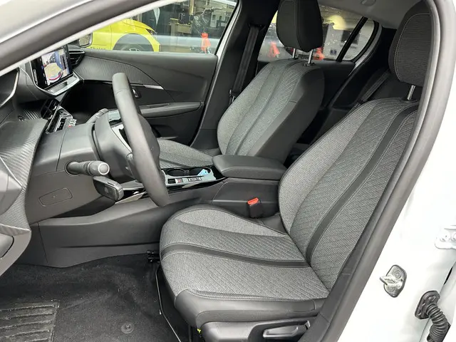 Peugeot 208 1.2 Turbo 100 PK Allure 2024 Benzine 26