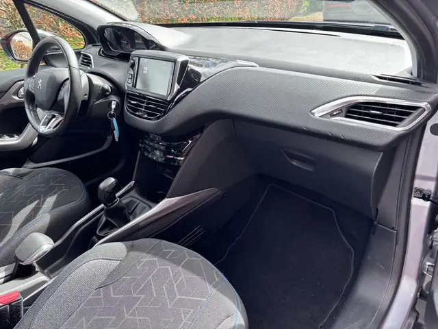 Peugeot 2008 1.2 PureTech Allure 2018 Benzine 21