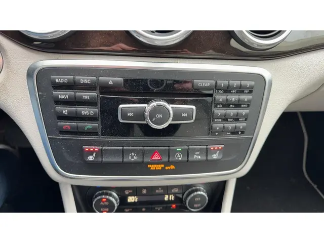Mercedes-Benz GLA 200 Prestige 2014 Benzine 10