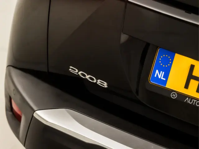 Peugeot 2008 1.2 PureTech Sport 2022 Benzine 23