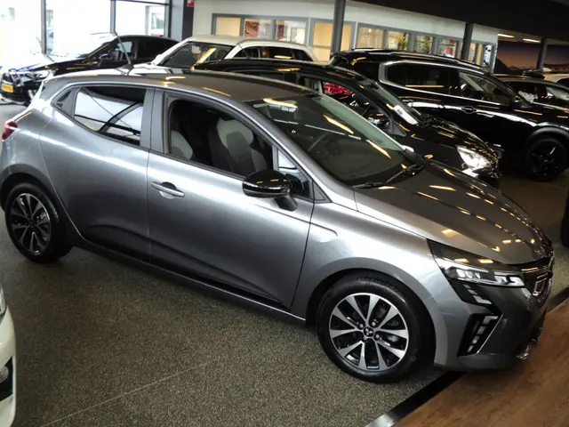 Mitsubishi Colt 1.0T MT Intense 92 PK 2024 Benzine 6