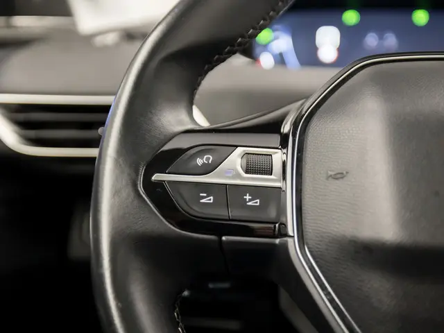 Peugeot 3008 1.2 PureTech Sport 2017 Benzine 23