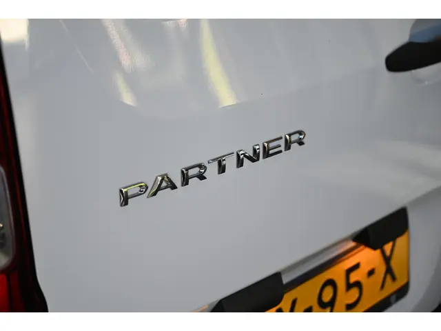 Peugeot Partner 1.5 BlueHDi 100 S&S L1 2023 Diesel 8