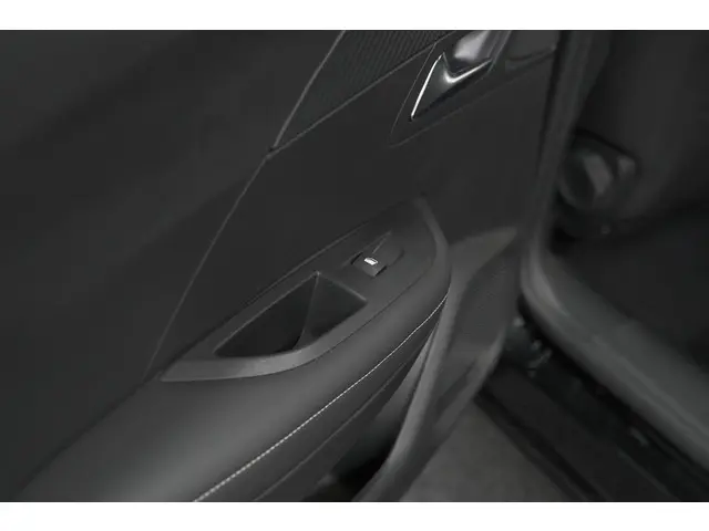 Peugeot 2008 PureTech 130 EAT8 Allure 2024 Benzine 32