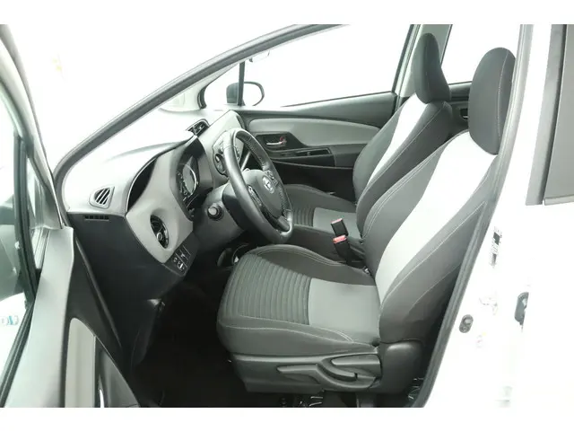 Toyota Yaris 1.5 Hybrid Energy 2018 Hybride Benzine 17