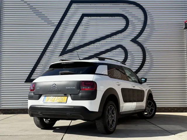 Citroën C4 Cactus 1.2 VTi Shine 2015 Benzine 3