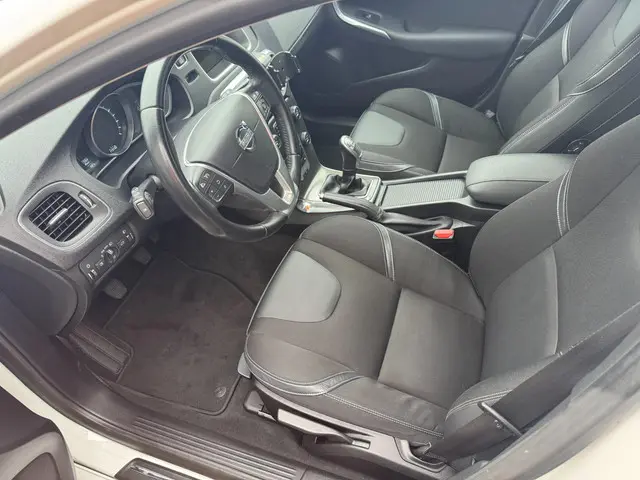 Volvo V40 1.6 T3 Momentum 2013 Benzine 11
