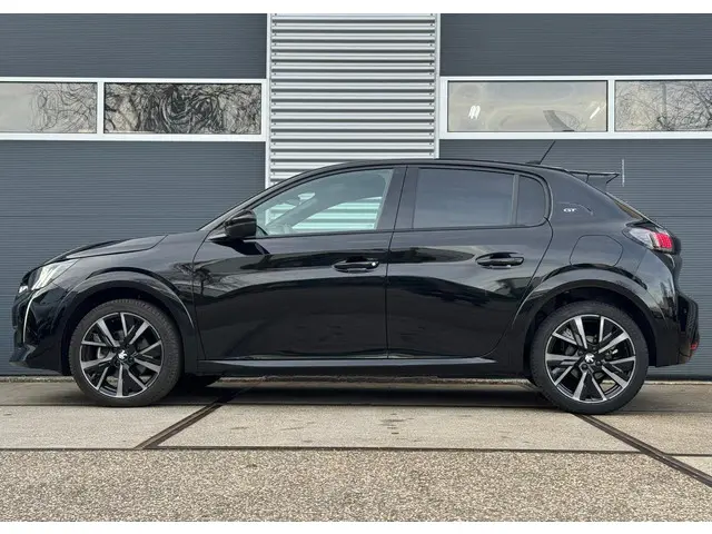 Peugeot 208 1.2 PureTech GT Pack 2023 Benzine 2