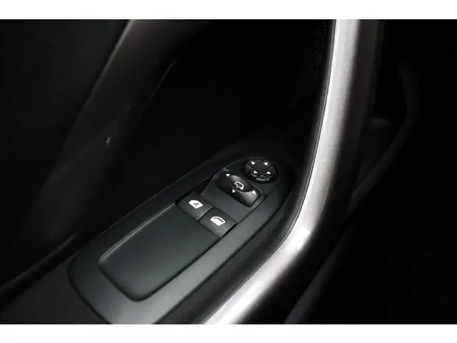 Peugeot 2008 1.2 PureTech 82pk Blue Lion 2016 Benzine 17