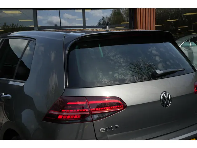 Volkswagen Golf 1.4 TSI Highline 2017 Benzine 24