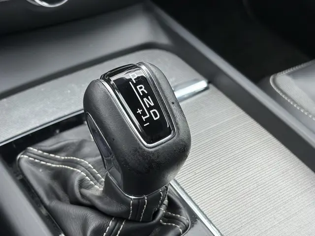 Volvo V60 2.0 T4 R-Design 2020 Benzine 17