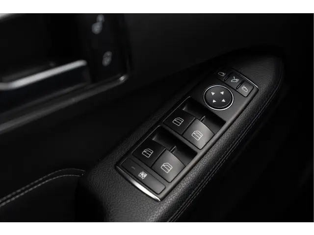 Mercedes-Benz E-Klasse E200 Avantgarde 2013 Benzine 18