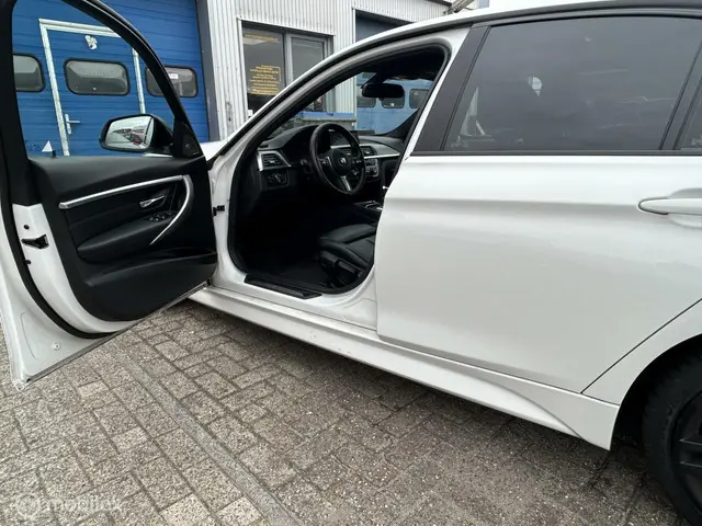 BMW 3 Serie 318i M Sport Edition 2018 Benzine 10