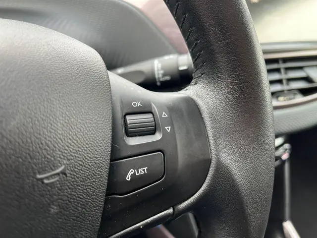 Peugeot 2008 1.2 PureTech Style 2015 Benzine 16