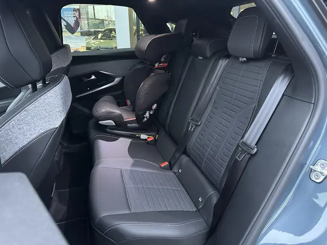 Peugeot e-3008 Allure 210pk 73 kWh 2024 Elektrisch 11
