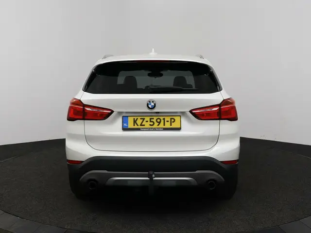 BMW X1 sDrive20i Centennial High Executive 2017 Benzine 4