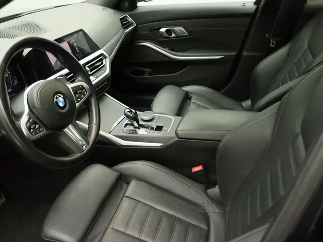 BMW 3 Serie 320i Touring 2020 Benzine 8