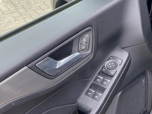 Ford Kuga 2.5 PHEV Titanium 2021 Hybride Benzine 21