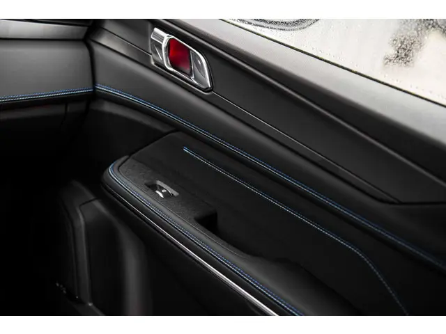 Lynk & Co 01 1.5 2025 Hybride Benzine 15