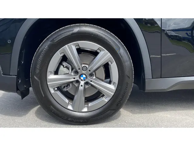 BMW X1 sDrive18i 2023 Benzine 9