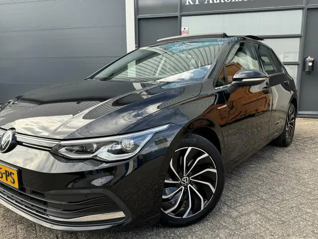 Volkswagen Golf 1.5 TSI Pano / IQ / Massage 5Drs 2020 Benzine 3