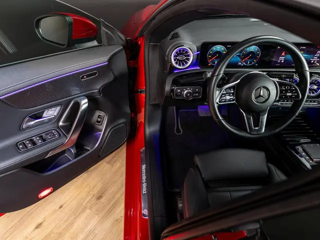 Mercedes-Benz CLA Coupé 180 Luxury Line 2023 Benzine 16