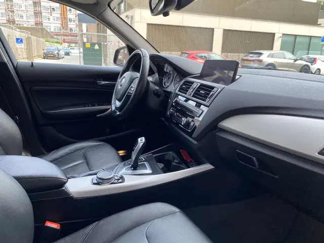 BMW 1 Serie 120i Centennial High Executive 2016 Benzine 7