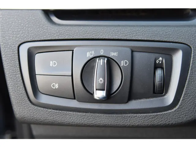 BMW X1 xDrive20i Executive 2017 Benzine 28