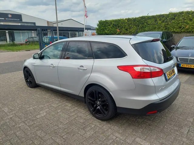 Ford Focus Wagon 1.0 EcoBoost Trend 2012 Benzine 6