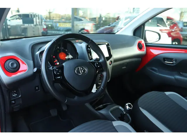 Toyota Aygo 1.0 VVT-i X-JOY AUT. 2019 Benzine 4