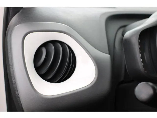 Toyota Aygo 1.0 VVT-i x-play limited 2019 Benzine 21