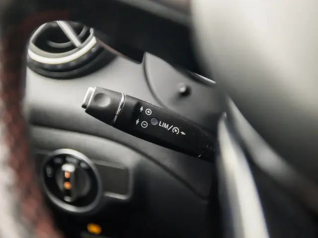 Mercedes-Benz GLA 200 AMG Sport 2015 Benzine 24