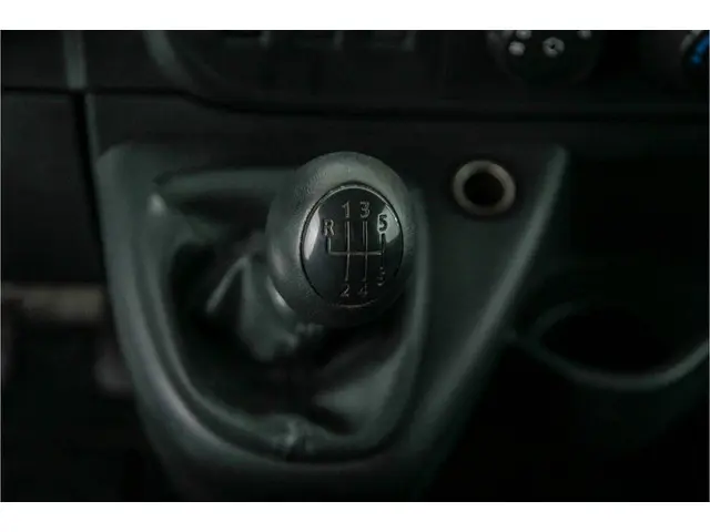 Renault Master T35 2.3 dCi L2H2 2018 Diesel 21