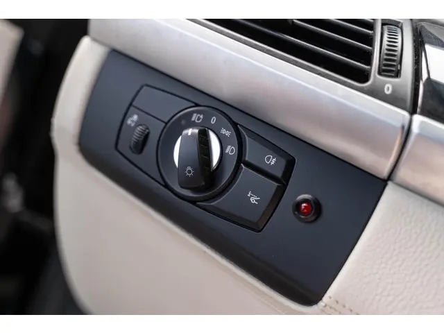 BMW X5 4.4i M 556 PK Akrapovic Full Option 2012 Benzine 51