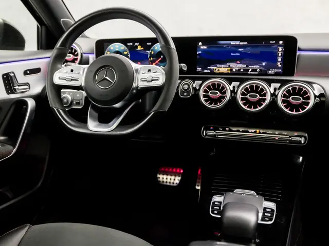 Mercedes-Benz A-Klasse 220 4MATIC AMG 2019 Benzine 7